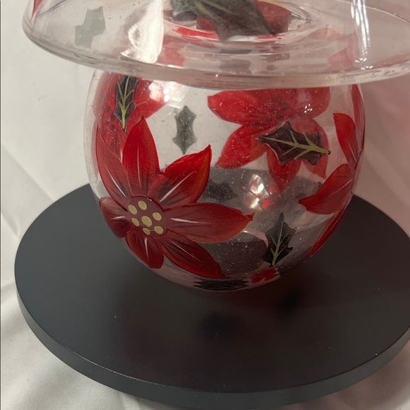 Festive Holiday Decor Celebrations Poinsettia Hand blown Glass Candle Vase - Picture 6 of 6
